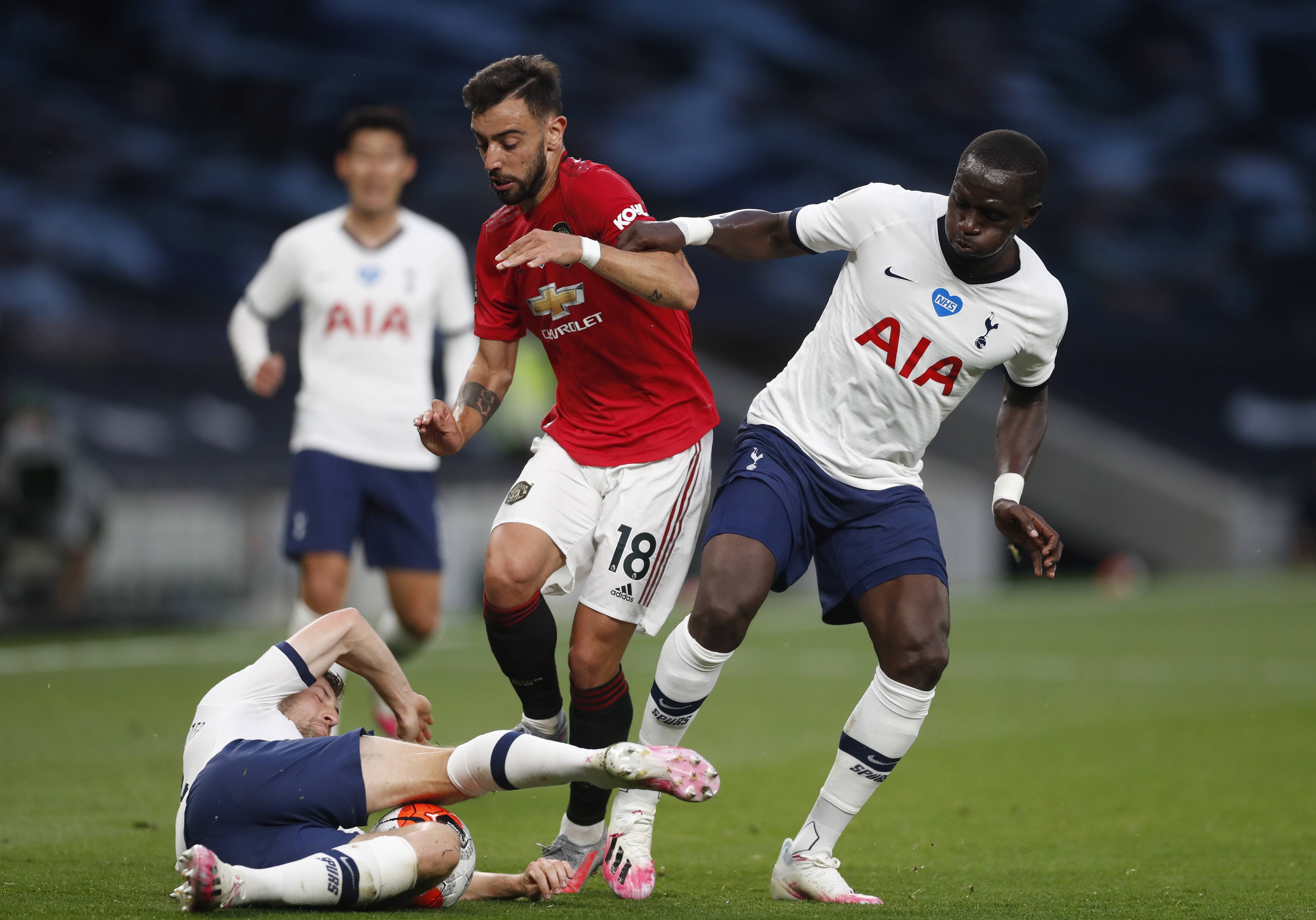 聚光灯下 聚光灯下